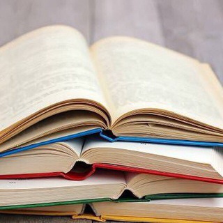 Логотип @bookwormie - Bookworm 📚