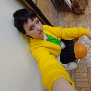 Логотип @bookwormsclubb - дневничок еммы(утки) искусствоведа