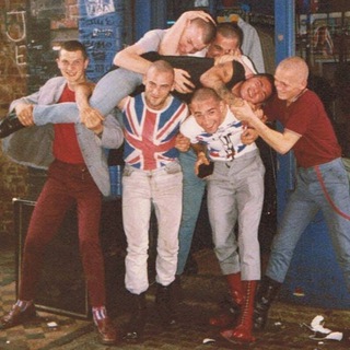 Логотип @boots_andbraces - Ботинки и Подтяжки