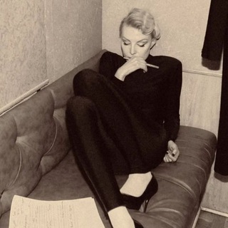 Логотип @borntorey - 𝐁𝐨𝐫𝐧 𝐭𝐨 𝐝𝐢𝐞🦢