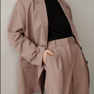 Логотип @brendrussia - Российские бренды со стилистом