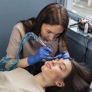 Логотип @browy_ru - BROWY татуаж бровей, перманентный макияж