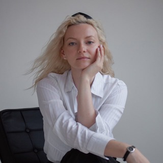 Логотип @budni4ny - СЕРАЯ