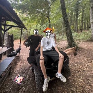 Логотип @budniblyney - будни блудней