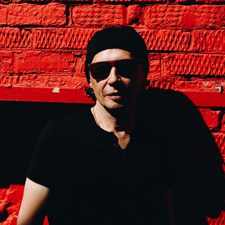 Логотип @bukharin_slushaet - Бухарин слушает