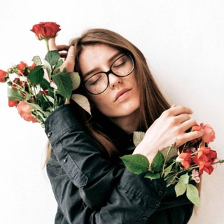 Логотип @bukhtasvitla - бухта м'ятного світлячка