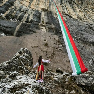 Логотип @bulgarian_music - Българска музика🇧🇬🎶