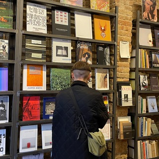 Логотип @burmistrovabookreview - burmistrova book review
