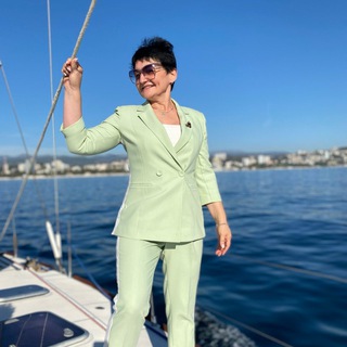 Логотип @business_investment_utlt - НЕДВИЖИМОСТЬ Бали, Тайланд, Крым с Любовь Соловьевой🐬