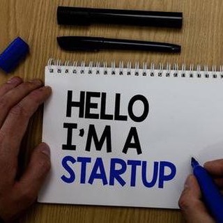 Логотип @businessandsocial - 👄👁👁👄 I am a startup