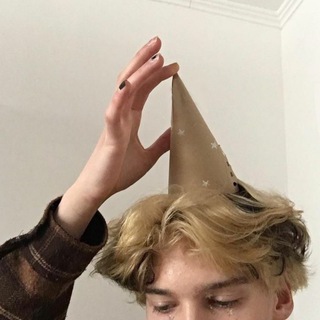 Логотип @buzzyachar - ^лавочка мыслей^