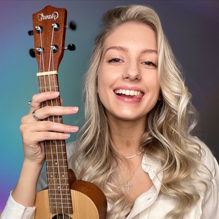 Логотип @bychristinacolina - Идейный вдохновитель🕊 Крис