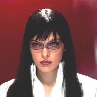 Логотип @byofelia - ofeli’a