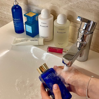 Логотип @byrabi - Привычка сиять