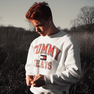 Логотип @byvypikhov - Артемий дизайнит обложки