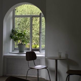 Логотип @cestmaviechat - c’est ma vie (чат)