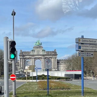 Логотип @cettechosebruxelloise - Брюссельская штучка