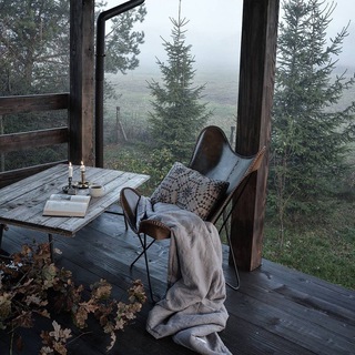 Логотип @chair_plaid_hotchocolate - Кресло, плед и какао