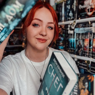 Логотип @chamo_books - По книжкам с винишком 🍷