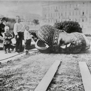 Логотип @change_history - ПЕРЕПИСАТЬ ИСТОРИЮ