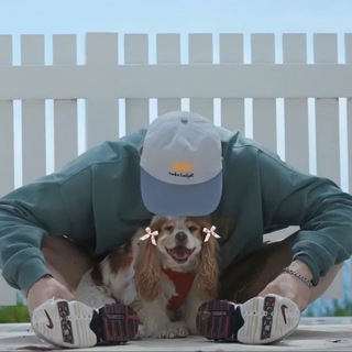 Логотип @chansroom_resident - Крисмина, которая живёт в комнате Чана