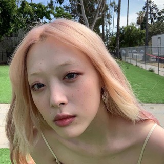 Логотип @chatickkpop - чатик <3