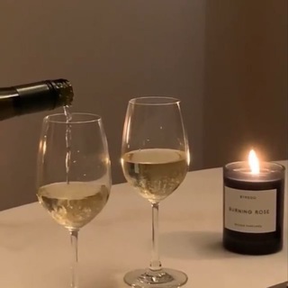 Логотип @chatspilledwine - Место для мыслей 🎐