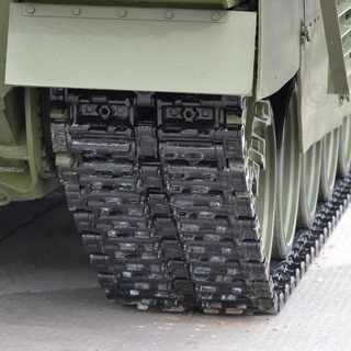 Логотип @chattrack - Track_Chat_Гусеницы