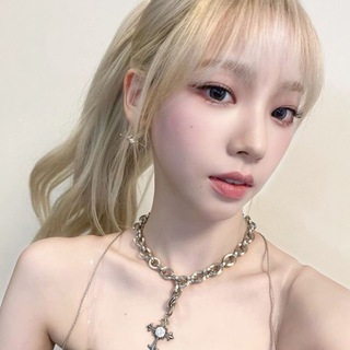 Логотип @chatviwws - чатик шиксиков🫶🏽🫶🏽