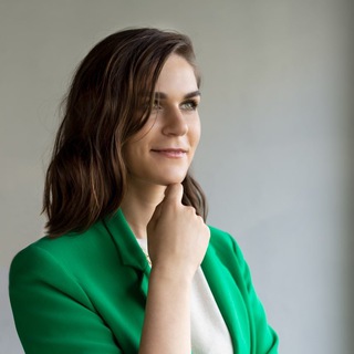 Логотип @chaus_family - Сценарии Stories для бьюти | контент | продажи через сторис мастер маникюра инструктор брови курсы маникюра педикюр избранное