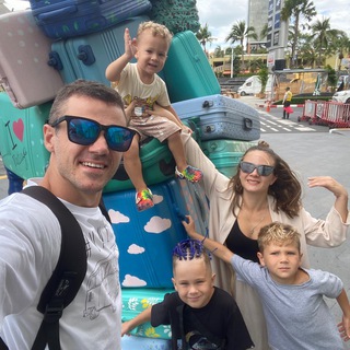 Логотип @chedkiy - СЕМЬЯ НА ЧЕМОДАНАХ