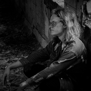 Логотип @chemical_poetry - Поэтические Отголоски Химии