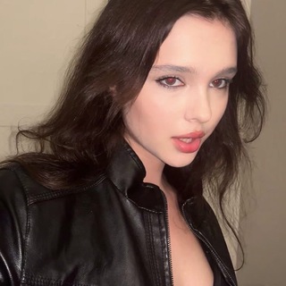 Логотип @cherr1esweetheart - brunette siren