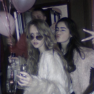 Логотип @cherrechat - лучшие♡