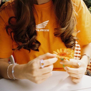 Логотип @cherryspeaks - cherry talks