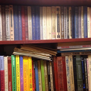 Логотип @chessbookslibrary - Шахматная литература. Chess literature.