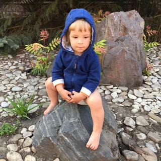 Логотип @chichipon - великий и счастливый ребёнок