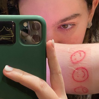 Логотип @chikhho - enjoy the greatness