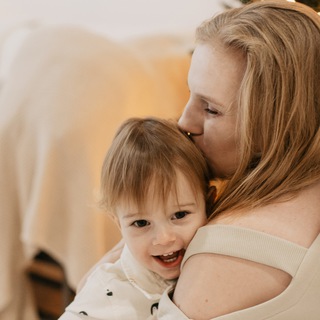 Логотип @childrenactivities - Мать, игры, два кофе