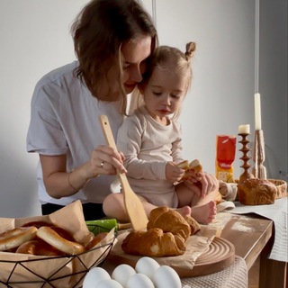 Логотип @childrentoeat - Дети кушают, мамы слушают