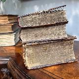 Логотип @chitat_v_sretenke - Люди читают книги