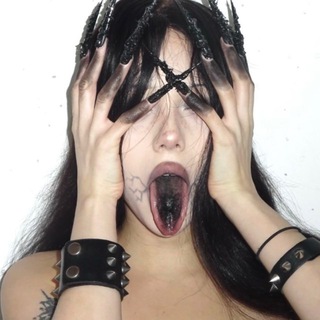 Логотип @chmonaebychaya - TTRAUMADOLL🖤