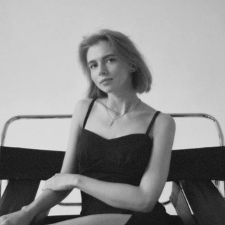 Логотип @christinaisnotes - Chris diary