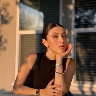 Логотип @christynareetv - Christyna.ree