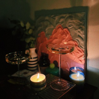 Логотип @chto_je_podarit - что подарить?