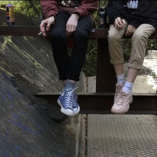 Логотип @cigacerises - вишнёвые сигарéты