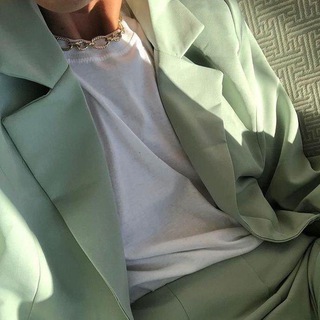 Логотип @clothernaya - Шмоточная