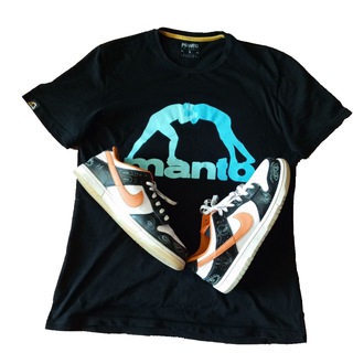 Логотип @clothesneakershop - Clothesneakershop