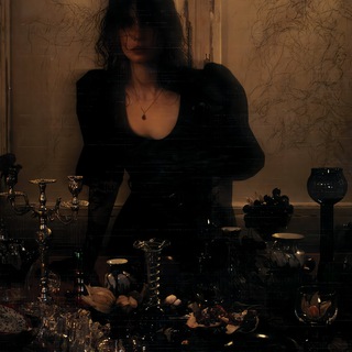 Логотип @clubforbooks - «на дне глазниц»