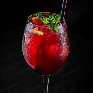 Логотип @cocktailday - Коктейль на каждый день